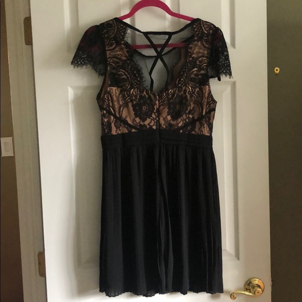 Dress - Picture 3 of 4